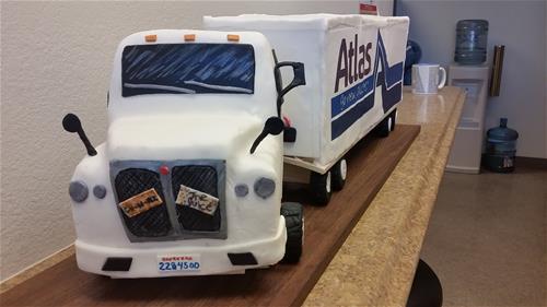 cake that looks like a moving truck